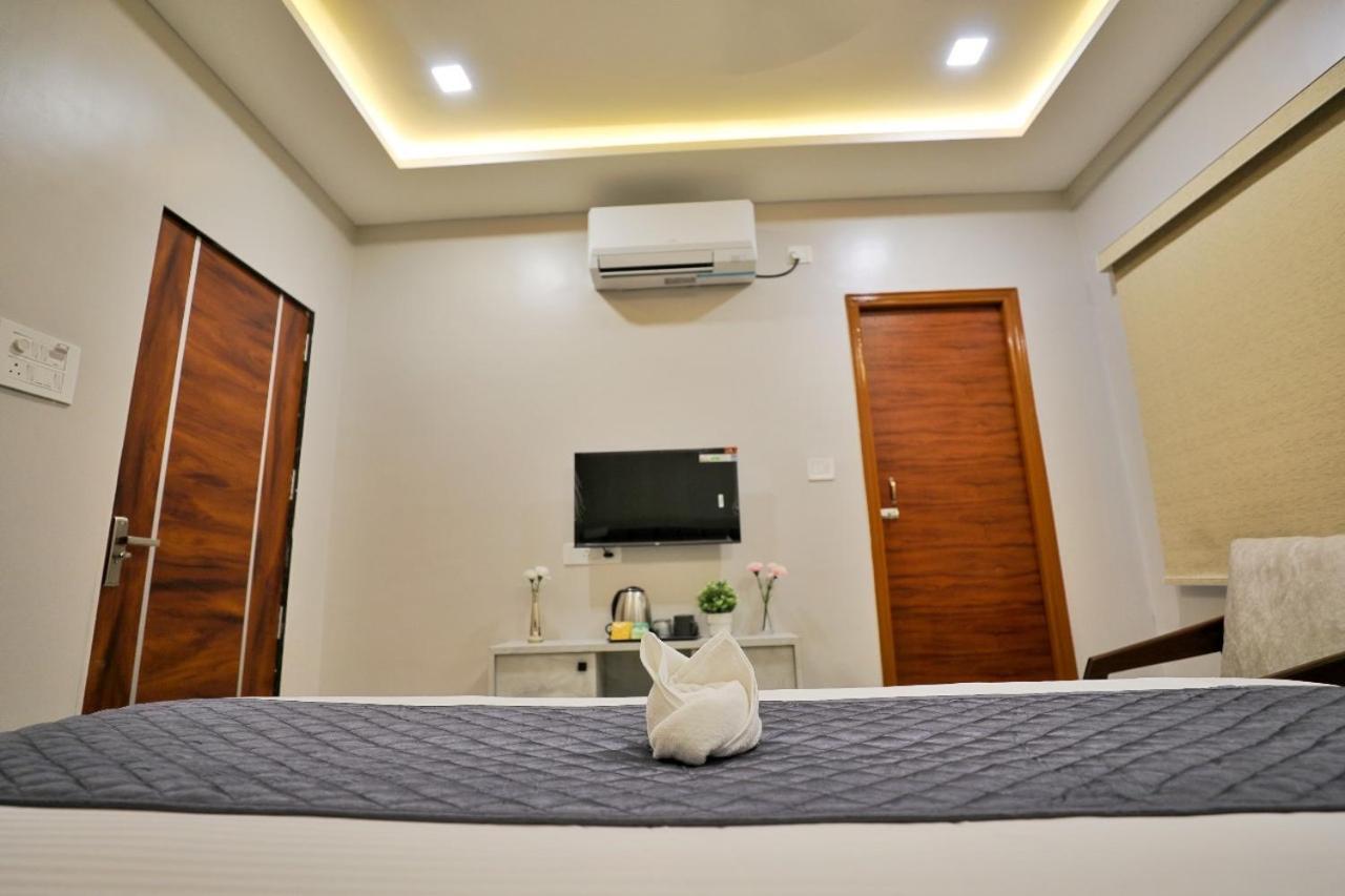 Hotel Ceasta, Beside Us Consulate Hyderabad, Gachibowli Gundipet Exterior photo