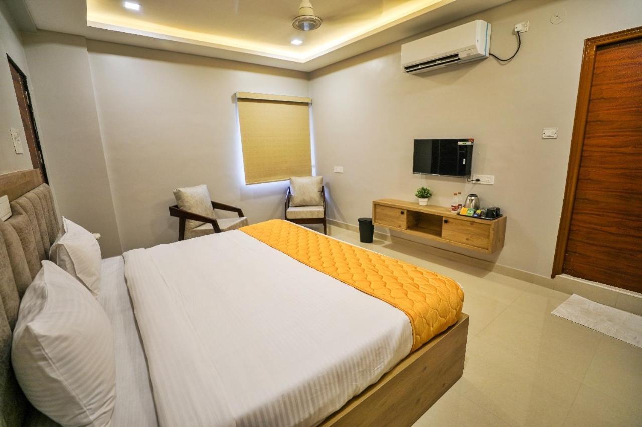 Hotel Ceasta, Beside Us Consulate Hyderabad, Gachibowli Gundipet Exterior photo